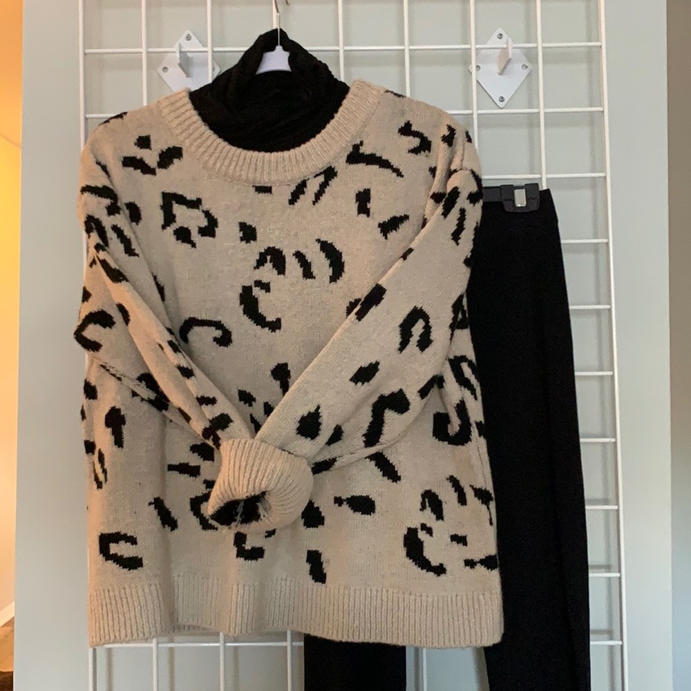 Caliber blue Cheetah print sweater